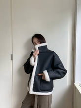 Load image into Gallery viewer, Tokyo leather jacket with fur
