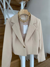 Load image into Gallery viewer, Erica semi cropped jacket
