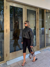 Load image into Gallery viewer, Janina capri pants
