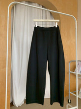 Load image into Gallery viewer, Anita barrel pants
