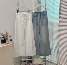 Load image into Gallery viewer, Helena flare jeans
