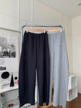 Load image into Gallery viewer, Anita barrel pants
