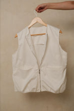 Load image into Gallery viewer, Madrid Vest
