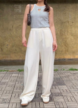 Load image into Gallery viewer, Anita barrel pants

