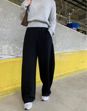 Load image into Gallery viewer, Anita barrel pants
