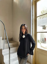 Load image into Gallery viewer, Joan collared top
