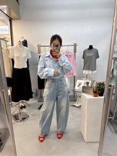Load image into Gallery viewer, Kirk Barrel Jeans
