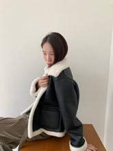 Load image into Gallery viewer, Tokyo leather jacket with fur
