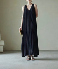 Load image into Gallery viewer, Kitty pleated maxi dress
