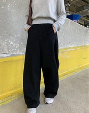 Load image into Gallery viewer, Anita barrel pants
