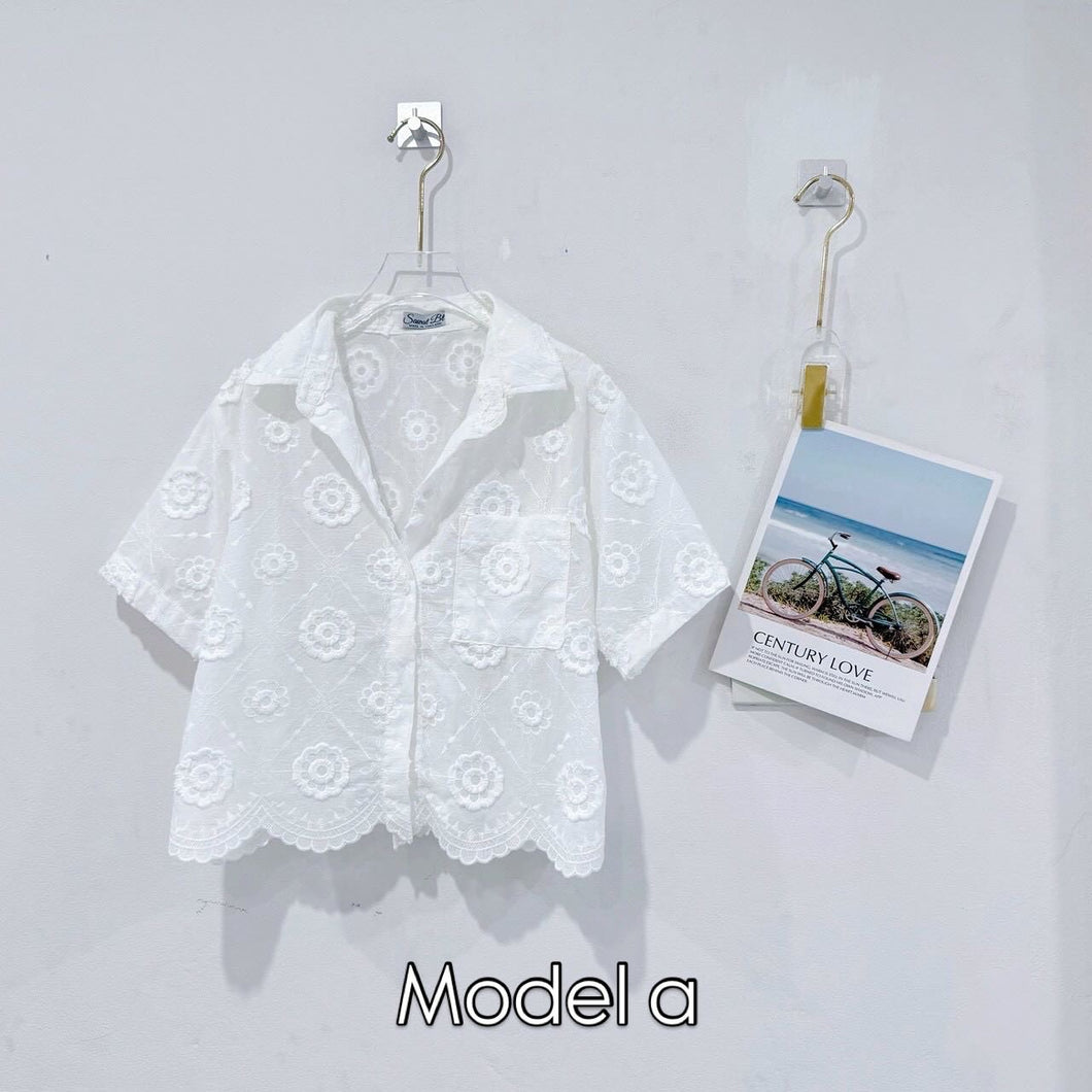 Naomi eyelet top