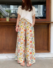 Load image into Gallery viewer, Kendra printed pants
