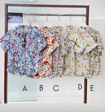 Load image into Gallery viewer, Kathy floral top
