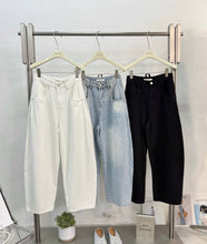 Load image into Gallery viewer, Kirk Barrel Jeans
