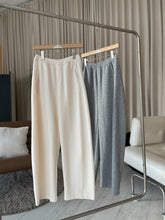 Load image into Gallery viewer, Anita barrel pants
