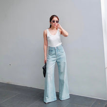 Load image into Gallery viewer, Helena flare jeans
