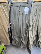 Load image into Gallery viewer, Gerald Cargo Pants
