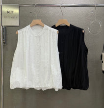 Load image into Gallery viewer, Cara eyelet top
