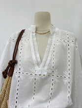 Load image into Gallery viewer, Kiara eyelet set
