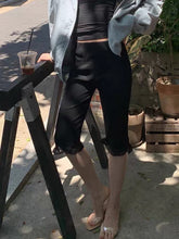 Load image into Gallery viewer, Quinn capri (with lace at the bottom)
