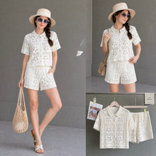 Load image into Gallery viewer, Laurel eyelet set
