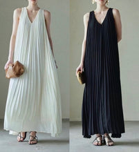Load image into Gallery viewer, Kitty pleated maxi dress
