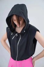Load image into Gallery viewer, Beryl hooded cargo vest
